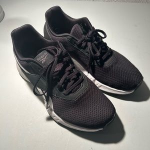 Reebok FuelFoam Black & White Ladies Sneakers Size 10